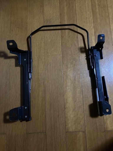 カローラフィールダー シートレール