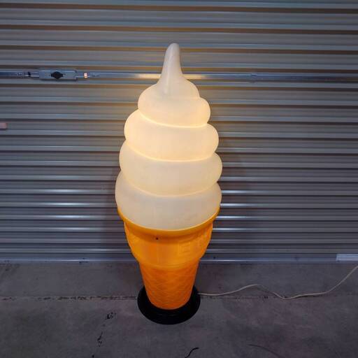 ソフトクリーム 看板 電気 日世のコーン ライト