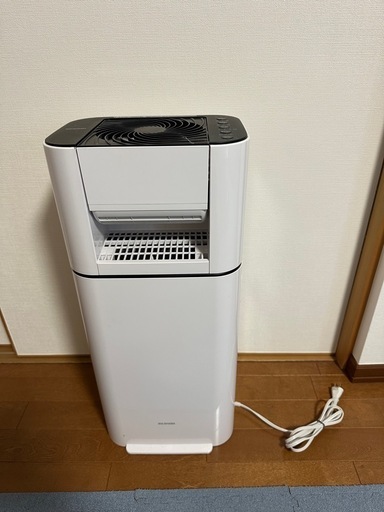 アイリスオーヤマ 除湿機 衣類乾燥 デシカント式 13畳 サーキュレーター付き 除湿器 除湿量 5L タイマー付き スピード乾燥 静音設計 大容量 強力 部屋干し カビ防止 首ふり 左右 梅雨対策 コンパクト リビング IJD-I50 ホワイト\n