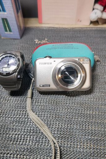 美品！FUJIFILM　FINEPIX JX400　1600万画素とCASIO時計おまけ