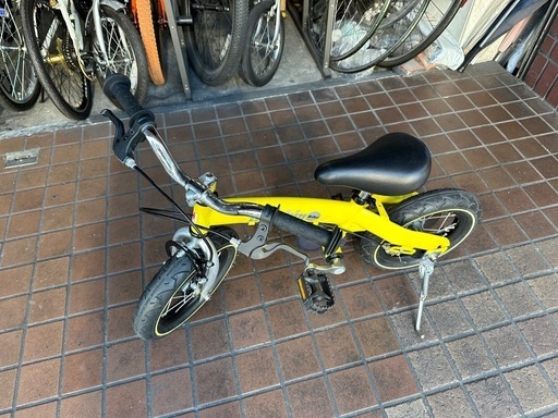 12インチ　HENSHIN BIKE　ペダル　スタンド付き　黄色