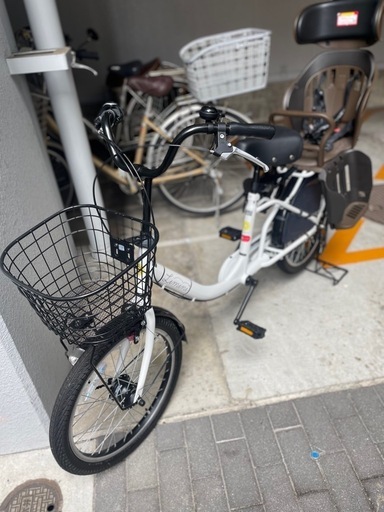 子ども乗せ自転車、20インチ、カラーはホワイト、ヘッドレスト付チャイルドシート搭載limini+