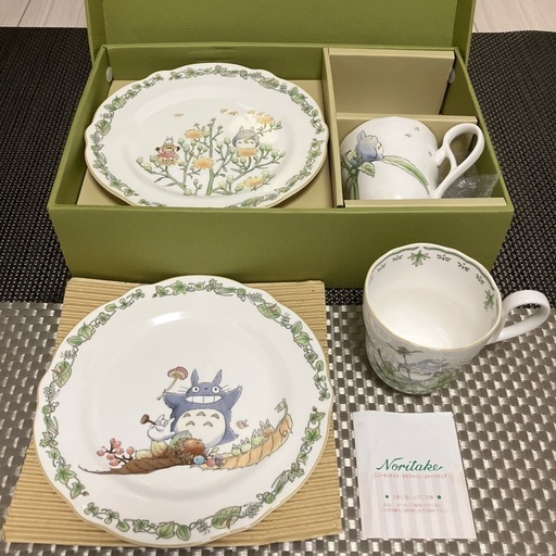 ノリタケ　となりのトトロマグカップ\u002622cmプレート2脚セットギブトBOX入り