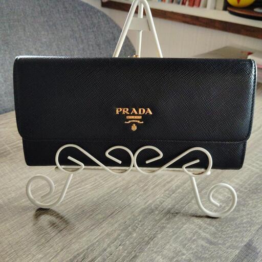 PRADAがま口長財布。週末お安く。トマト食事券プレゼント。