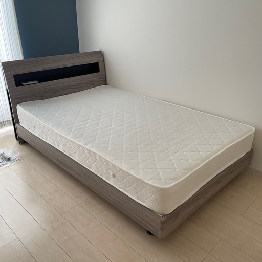 （決定）【極美品】セミダブルベッド　マットレス付き