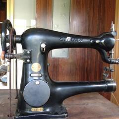 左型のミシン　レザークラフト用　手回し　実働