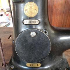 左型のミシン　レザークラフト用　手回し　実働