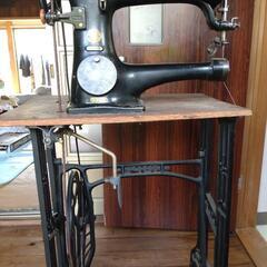 左型のミシン　レザークラフト用　手回し　実働