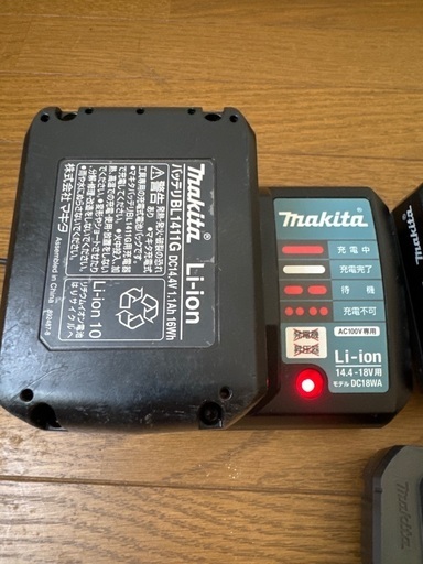 マキタ　makita 充電器 バッテリー4個　値下げします