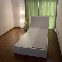 小傷ありでお得に✨スリムなヘッドでピッタリ壁付け！収納多数でワンルームにも✨ニトリのシングルベッドフレーム！