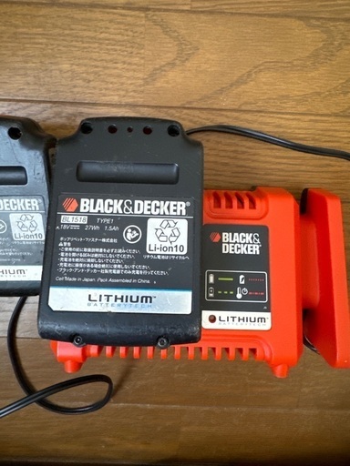 BLACK \u0026 DECKER 充電器　バッテリー　値下げします
