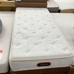 シングルベッド　Simmons ゴールデンバリューピロートップマットレス付　77,000円