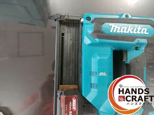 【中古】 マキタ makita 40Vmax 40mm充電式仕上釘打 FN001G (本体のみ) 中古 ※本体のみ　ケース付き 充電式仕上釘打