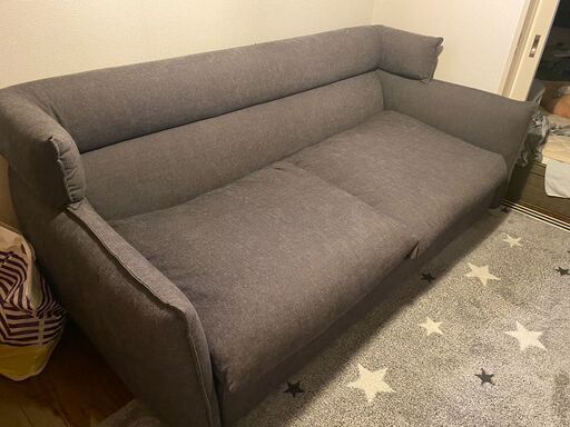 ほとんど使用していないソファ