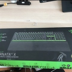 ゲーミングキーボードとヘッドセット
