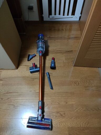 (早いもの勝ちです)Dyson v10 Fluffy(付属品4点付き)\u0026収納スタンド(スタンドは非純正)