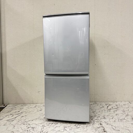 19499  SHARP 一人暮らし2D冷蔵庫 どっちもドア 2017年製 137L ◆大阪市内・東大阪市他 6,000円以上ご購入で無料配達いたします！◆ ※京都・高槻・枚方方面◆神戸・西宮・尼崎方面◆生駒方面、大阪南部方面　それぞれ条件付き無料配送あり！