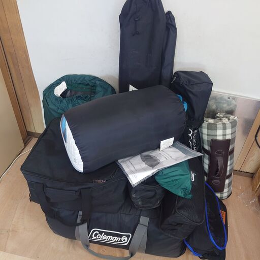 【取引成立】キャンプ用品 セット Coleman テント×２ チェア×3 タープ 寝袋 その他色々【中古】
