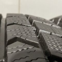 DUNLOP WINTER MAXX WM02 195/65R15 15インチ スタッドレス 4本 22年製 バリ溝 プリウス ヴォクシー ノア等　(KTA019) クレジットカード QRコード決済可能