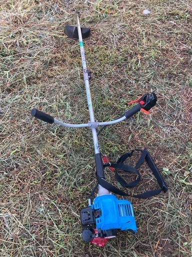 エンジン式仮払機　草刈機