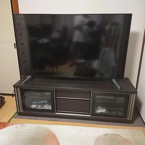 ワイド60型AQUOSテレビとテレビ台