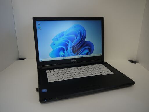 富士通 Windows11 15.6型ノートPC SSD搭載【メンテナンス済み】（902584）