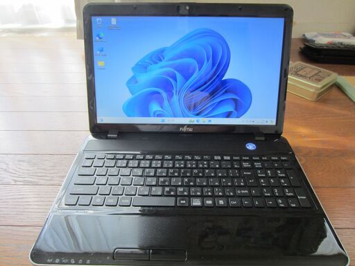 富士通15.6型ノートPC　LIFEBOOK AH42/Gを売ります。