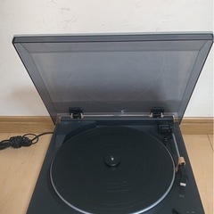 ②レコードプレーヤー 