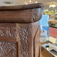 アンティーク　木彫りのチェスト