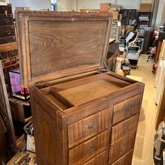 アンティーク　木彫りのチェスト