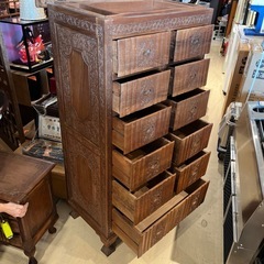 アンティーク　木彫りのチェスト