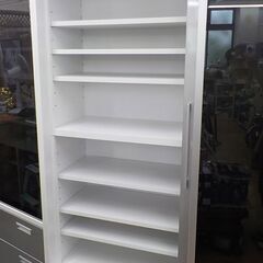 大容量！キッチンボード シルバー系 幅139㎝ モリタインテリア 食器棚 スライド扉 大型　西岡店