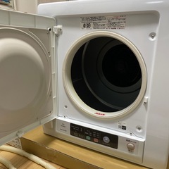 日立除湿形電気衣類乾燥機と純正の乾燥機用スタンドセット