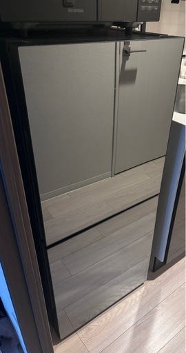 冷蔵庫 ミラーガラスデザイン 121L ブラック