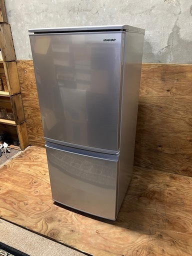 【八戸市内配送無料】137L 　冷蔵庫 2019年式　SHARP SJ-D14E-S どっちも開き　グレー