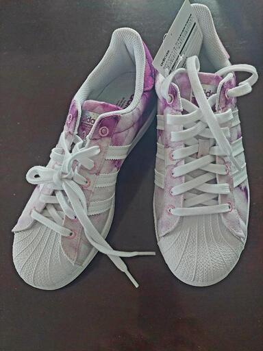 未使用箱入り　adidas スニーカー