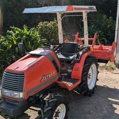 お話し中KUBOTAオンボロトラクター2台まとめて、