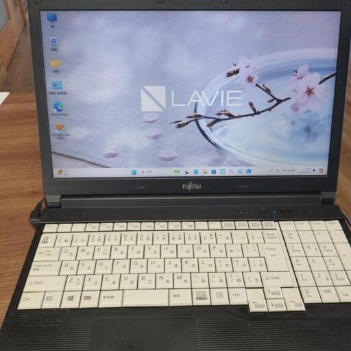 Windows11 ノートパソコン　FUJITSU　メモリー12GB CPUCorei3-6100U エクセル（Office2021）