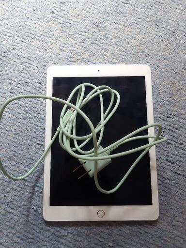 iPadケーブル付く