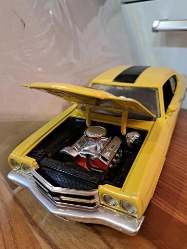 【値下げ中！】アーテル 1/18ミニカー CHEVROLET CHEVELLE SS