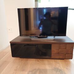 液晶32型TVとTV台