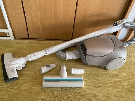 【2022年製】パナソニック 掃除機　布団用ノズル付き