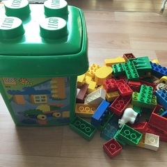 レゴブロック　duplo 緑のバケツ