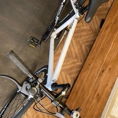 【nextyle 前後タイヤ・チューブ新品！】アルミフレーム　7段変速　700×28cクロスバイク　ホワイト