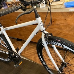 【nextyle 前後タイヤ・チューブ新品！】アルミフレーム　7段変速　700×28cクロスバイク　ホワイト