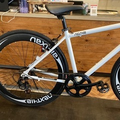 【nextyle 前後タイヤ・チューブ新品！】アルミフレーム　7段変速　700×28cクロスバイク　ホワイト
