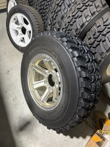 ジムニー　スパイクタイヤ 