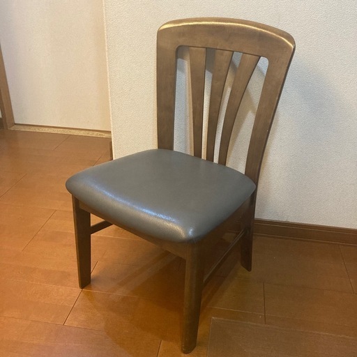 カリモク　ダイニングチェア　アームレス　オーク材　合皮　もう一脚有ります☺︎