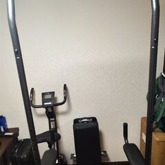 極美品 筋トレグッズマシン・ホームジムセット（ダンベル、ベンチ、マット、懸垂、バイク、腹筋ローラー）
