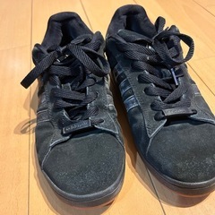 🉐adidasスニーカー黒　28㌢